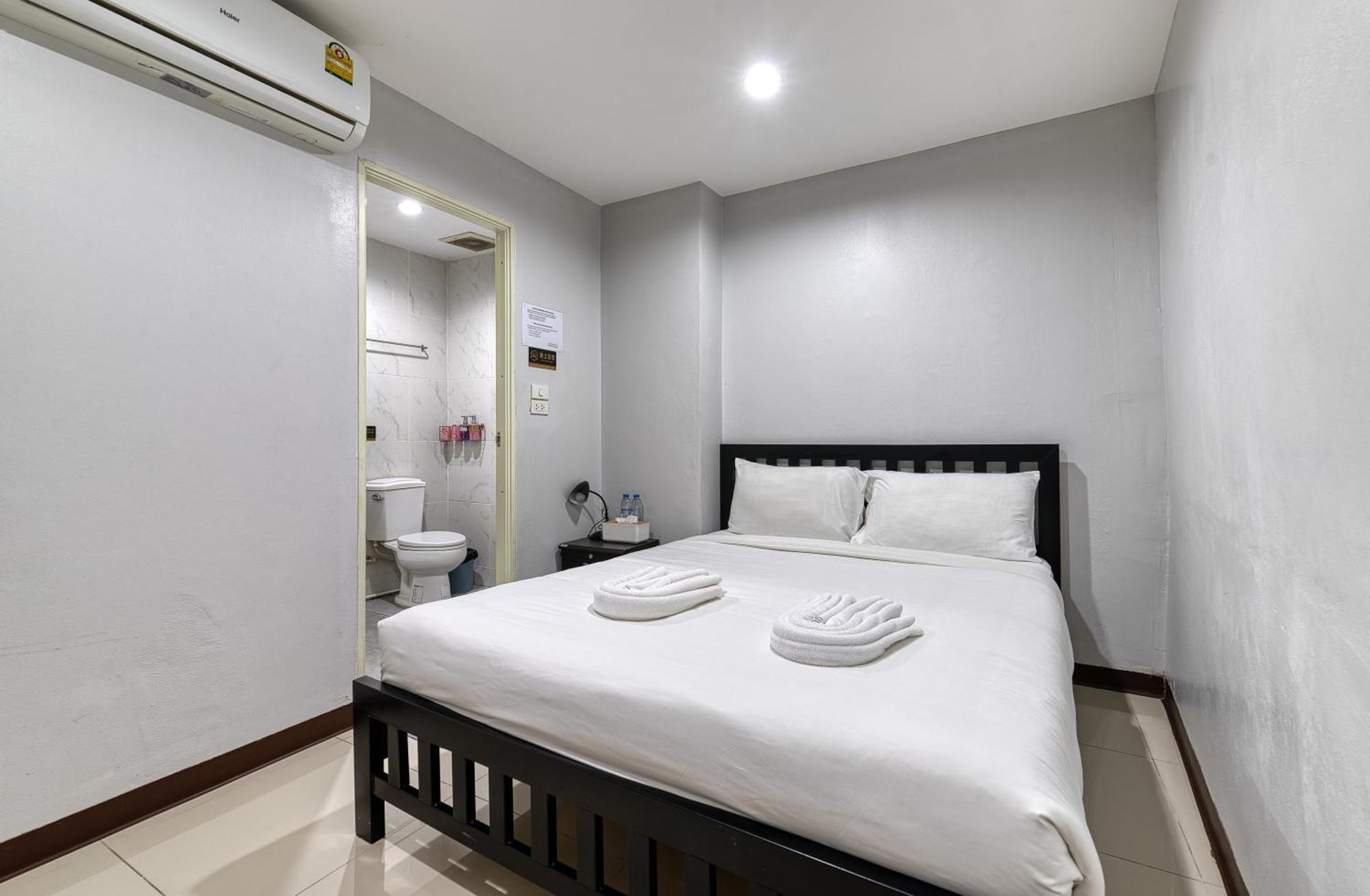 Red Pin Inn 好运旅馆 Бангкок Экстерьер фото