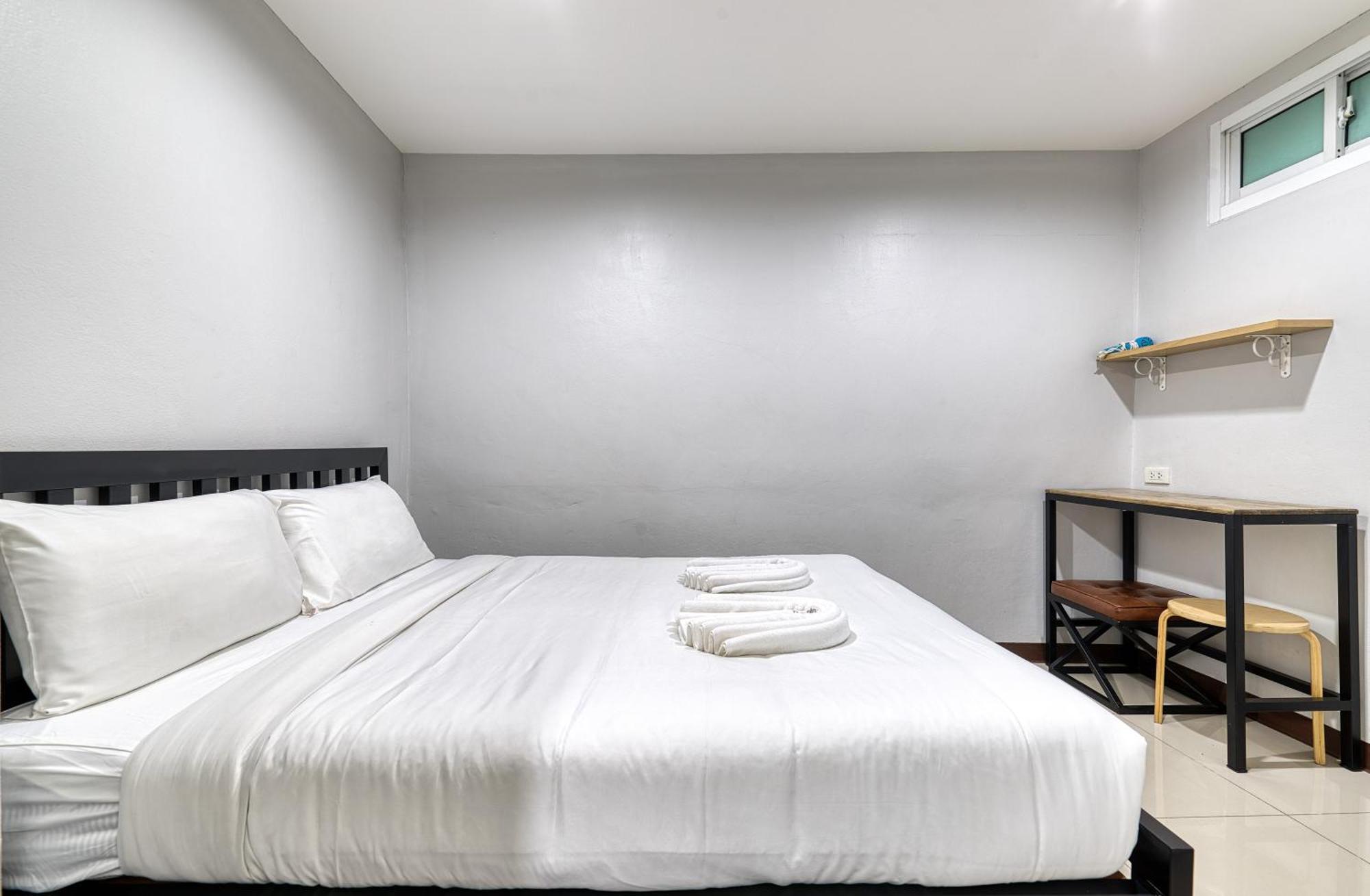 Red Pin Inn 好运旅馆 Бангкок Экстерьер фото
