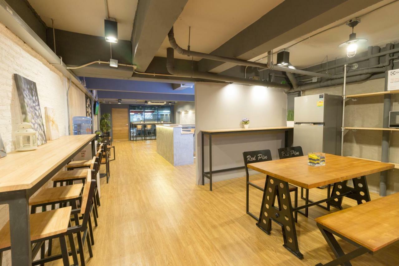 Red Pin Inn 好运旅馆 Бангкок Экстерьер фото