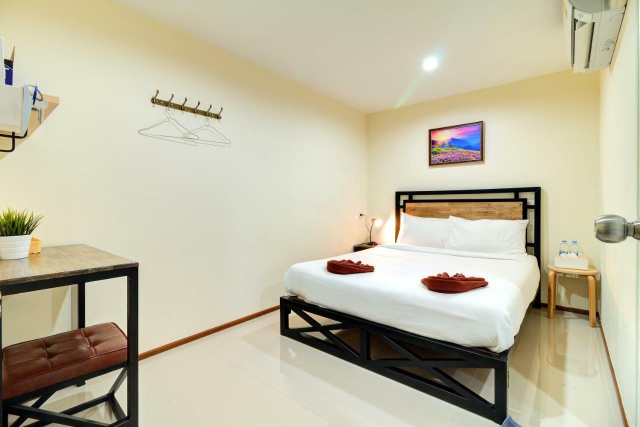 Red Pin Inn 好运旅馆 Бангкок Экстерьер фото