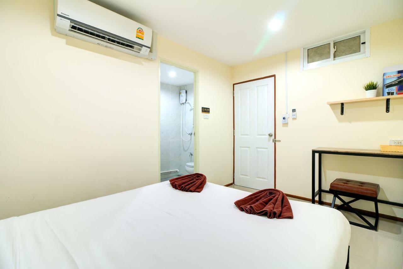 Red Pin Inn 好运旅馆 Бангкок Экстерьер фото